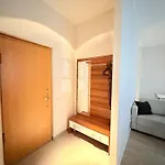 Next To Freedom Monument - 1 Bedroom 4 Guests - Location شقة ريغا