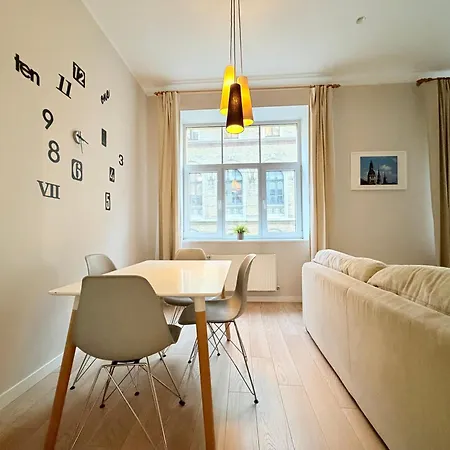 شقة Next To Freedom Monument - 1 Bedroom 4 Guests - Location