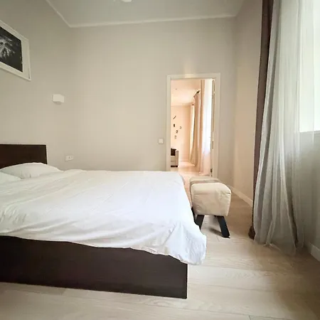 Next To Freedom Monument - 1 Bedroom 4 Guests - Location شقة *